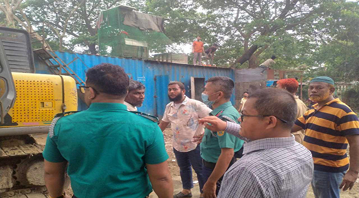 হালিশহরে অবৈধ স্থাপনা উচ্ছেদে রেলওয়ের অভিযান